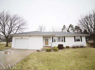 105 Eastview Dr, Lexington, IL 61753