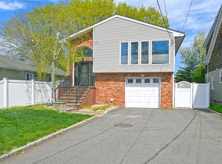 76 E 12th St, Huntington Station, NY 11746