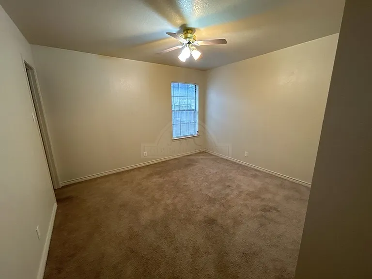 1001 Clairidge Ave — Photo 9