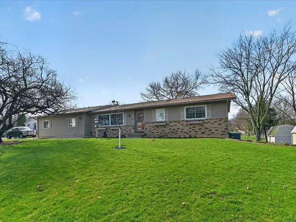 450 Bonnie Rd, Cottage Grove, WI 53527