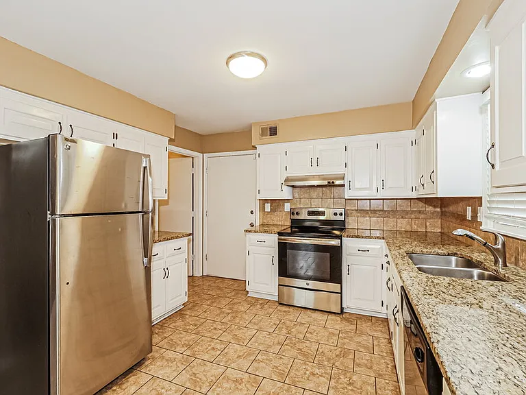 9004 Arlington Ct — Photo 9