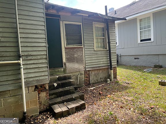 4th image of 1835 Houston Ave