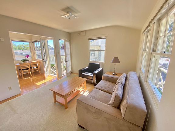Living Room (1 of 2)