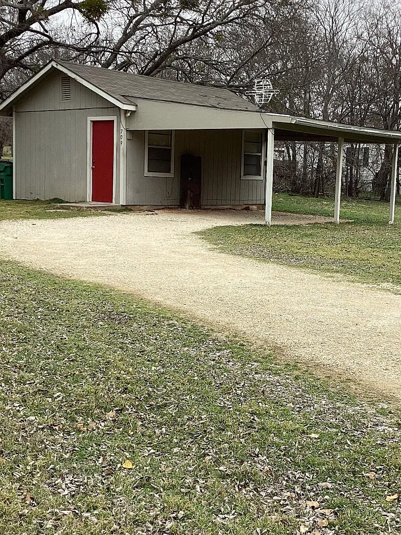 Studio, 250 sqft, $700 — Photo 1