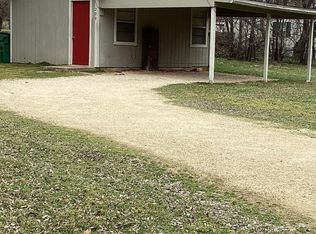 709 E Walnut St, Nocona, TX 76255