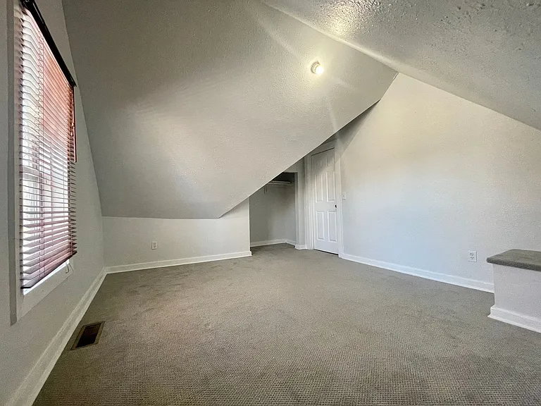 2121 11th Ave S — Photo 5