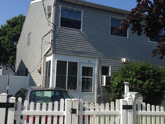 3rd image of 17 Journeay St