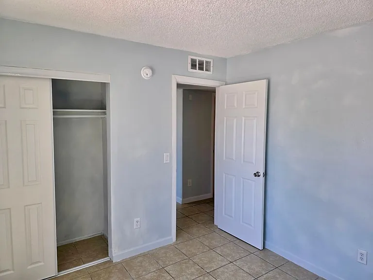 2685 S 17th Ave — Photo 13