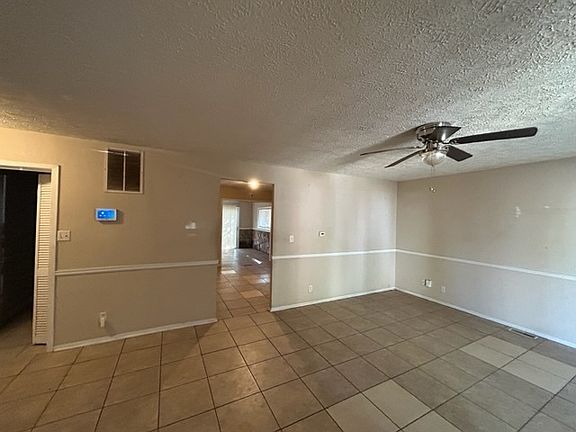 3rd image of 3955 Arquette Dr