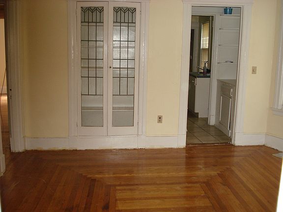 2nd image of 1630 Chapel St Floor 1