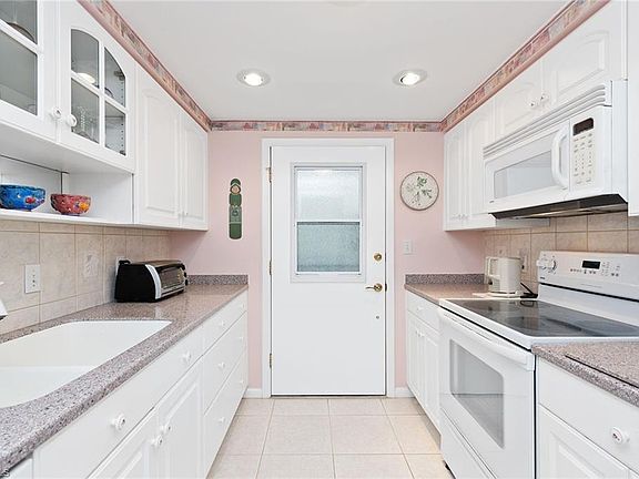 5th image of 222 Harbour Dr APT 308