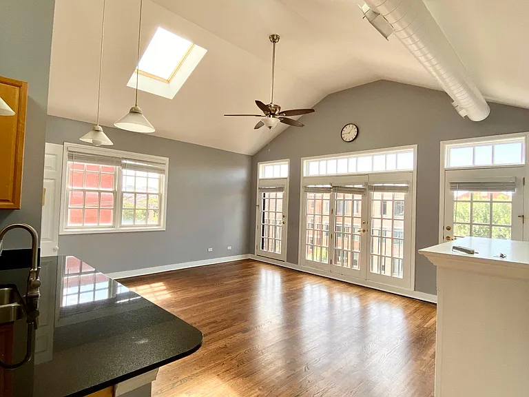 2352 W Harrison St #4 — Photo 4