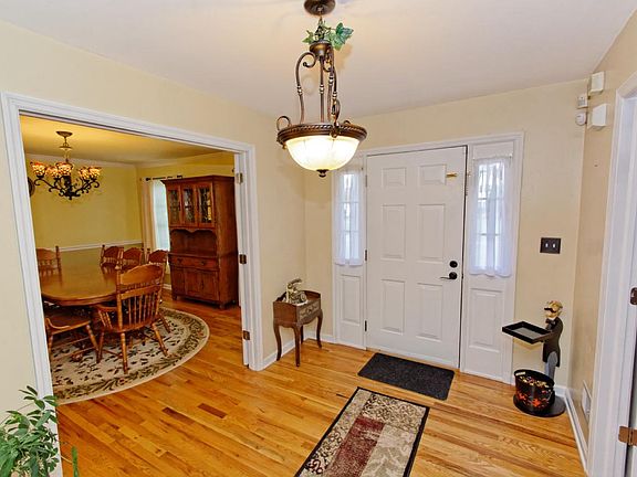 3rd image of 14 Mallard Dr