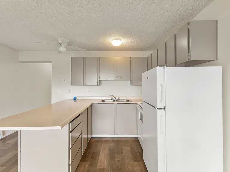 Baycrest Apartments — Photo 21