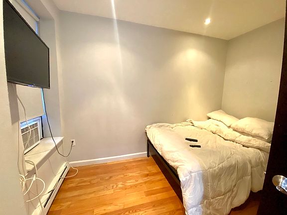3rd image of 312 W 114th St #2A