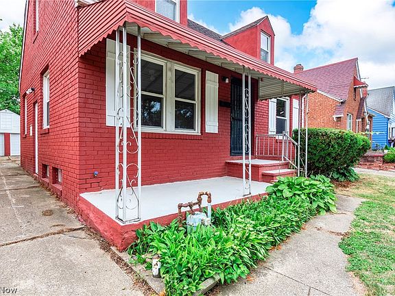 3rd image of 13425 Gilmore Ave