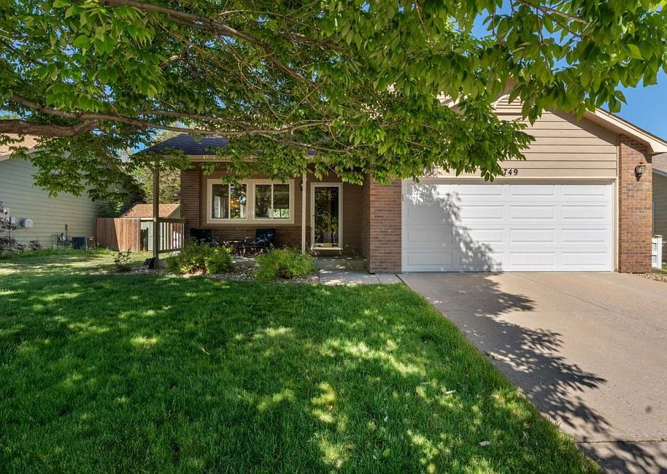 1st image of 749 Eagle Dr