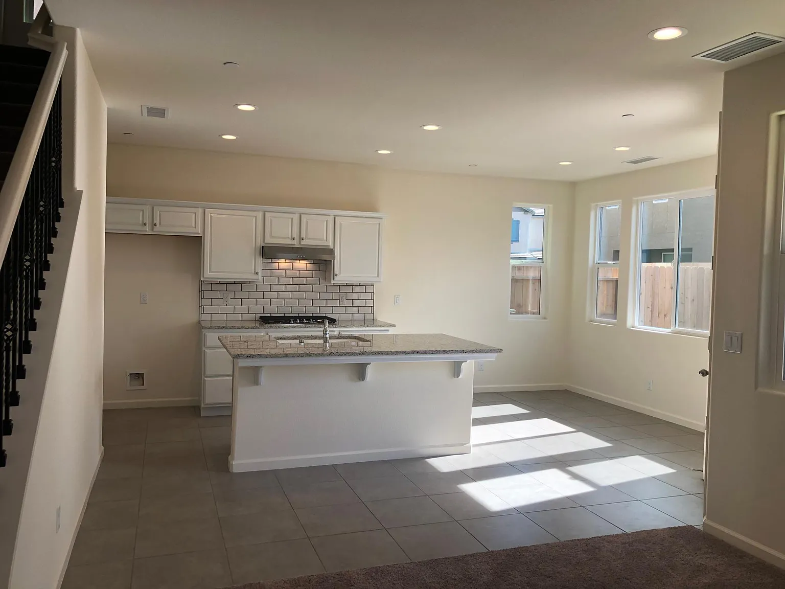 3 bed, 2.5 bath, 1512 sqft, $2,295 — Photo 2