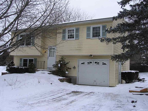 3rd image of 31 Castle Dr