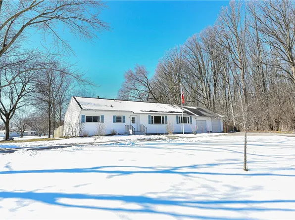 9 Blue Mist Ln, Rochester, NY 14623