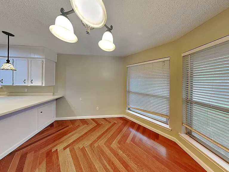 7709 Silveridge Dr — Photo 5
