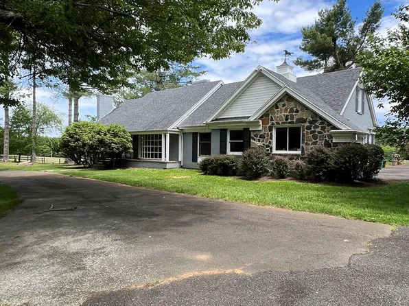 109 Winding Way Ln, Galax, VA 24333