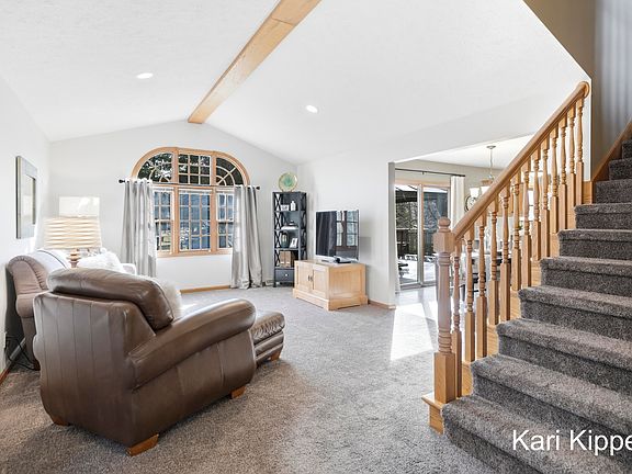 5th image of 158 Teasel St NE