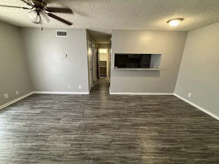Edinburg Place Apartments — Photo 22