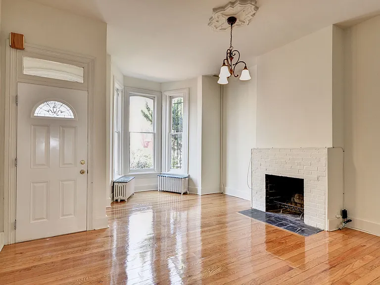 312 10th St SE — Photo 4
