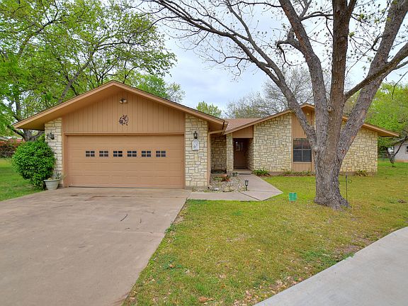 2nd image of 1203 Pecan Dr