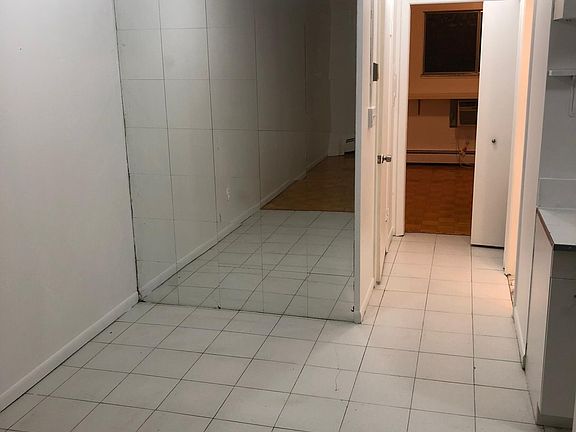 5th image of 33306 Harper Ave