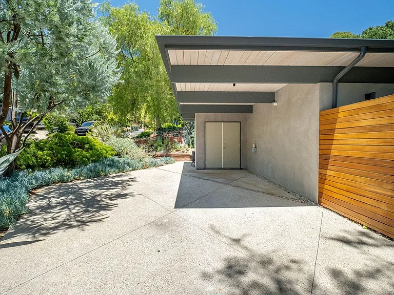 8967 Wonderland Park Ave — Photo 39
