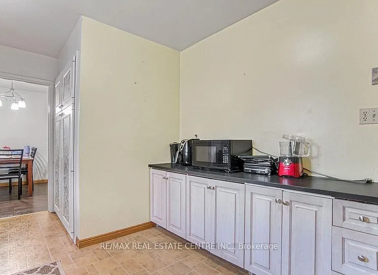 314 Strathcona Dr — Photo 11