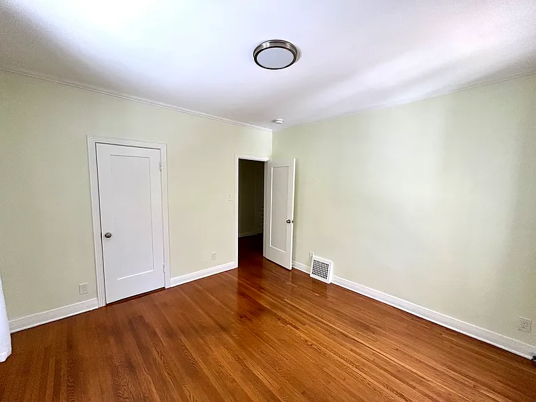 621 S Highland Ave — Photo 10