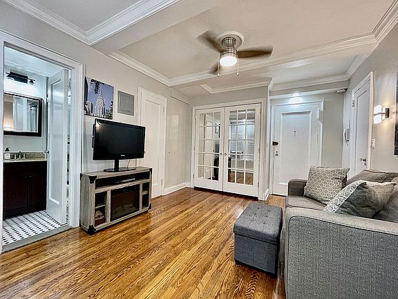 5th image of 314 E 41st St APT 303B