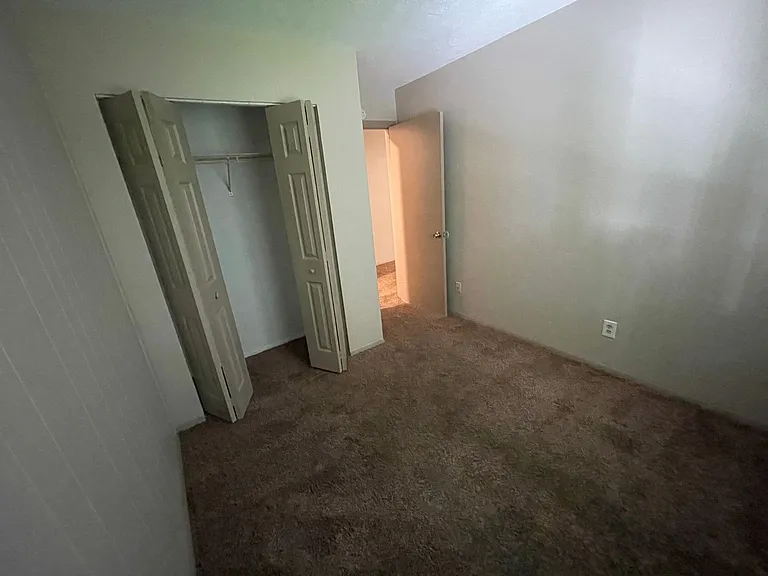 120 Riverside Ct #1-37 — Photo 9