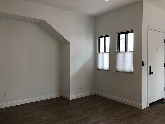 4th image of 1924 19th St #4