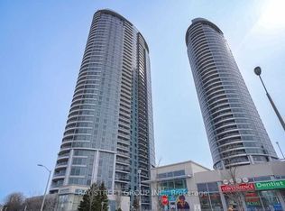 135 Village Green Sq #825, Toronto, ON M1S 0G4