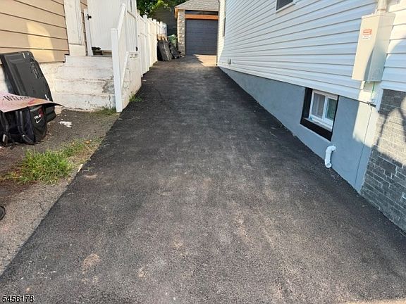 3rd image of 415 E 4Th Ave