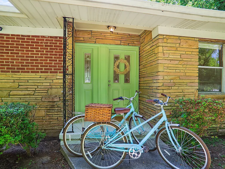 24 Grove Park Pl NW — Photo 2