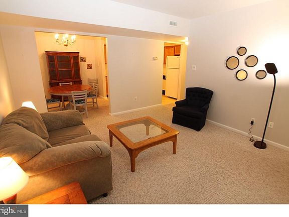5th image of 516 Fountain Farm Ln