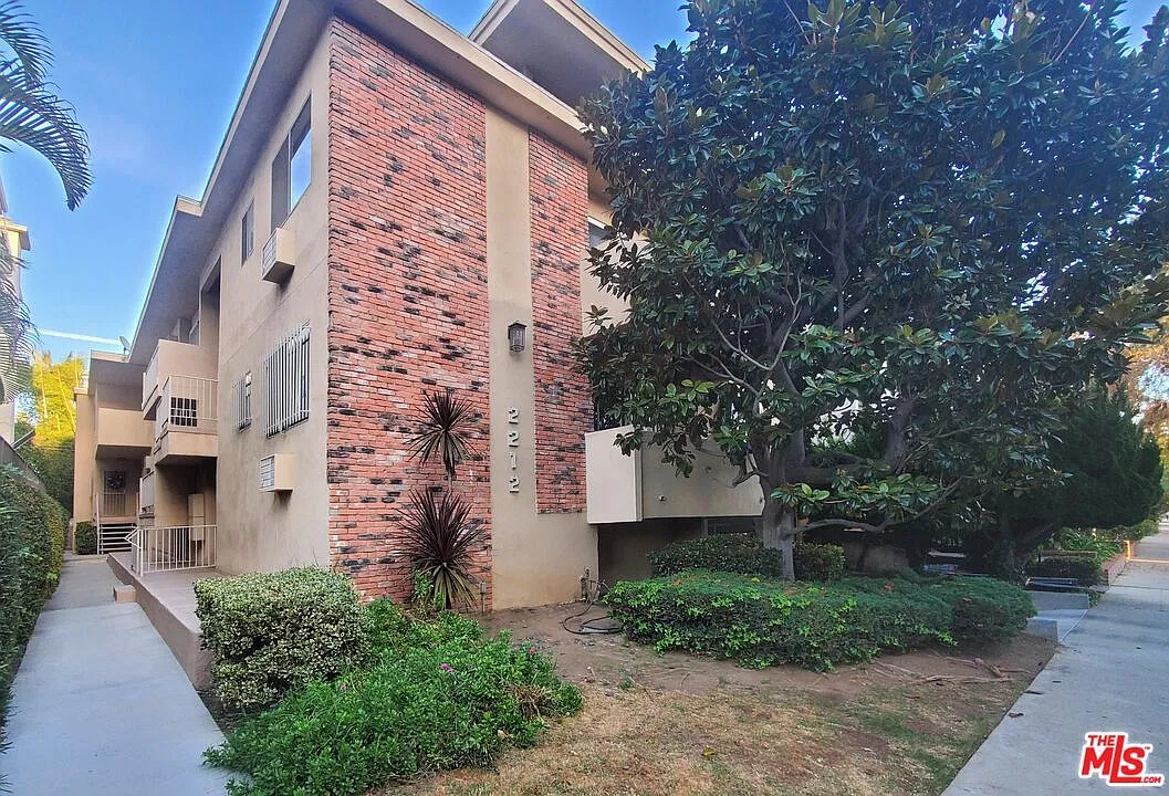2 bed, 2.0 bath, 7072 sqft, $2,850 — Photo 1
