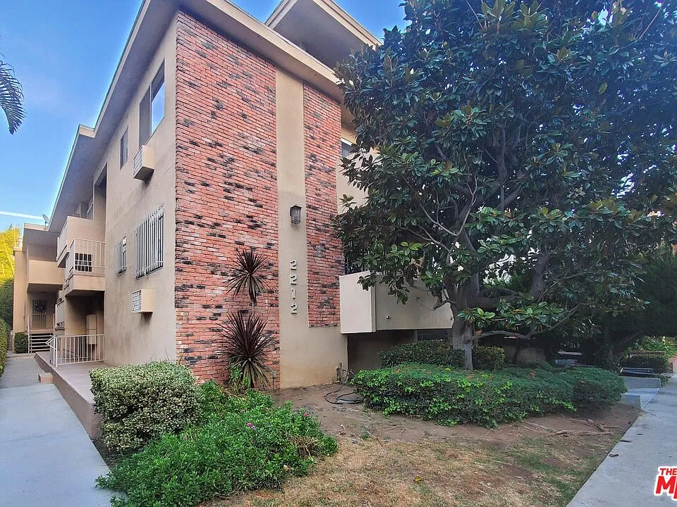 2212 S Bentley Ave #1