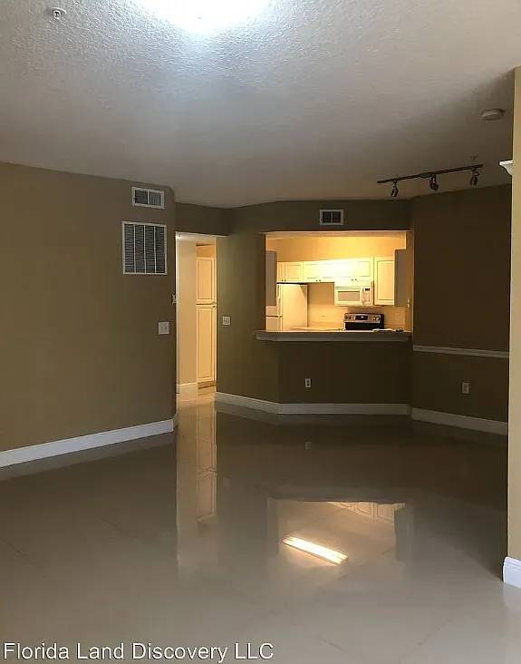 3 bed, 1362 sqft, $1,750 — Photo 2