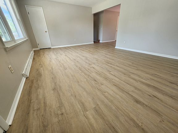 4th image of 760 Douglas Ave
