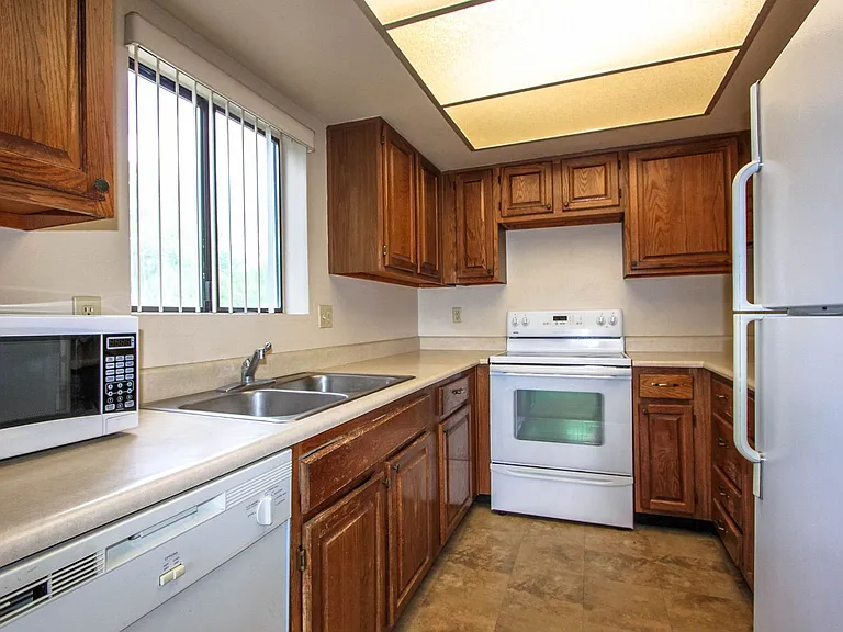 333 W Leroux St #H2 — Photo 3