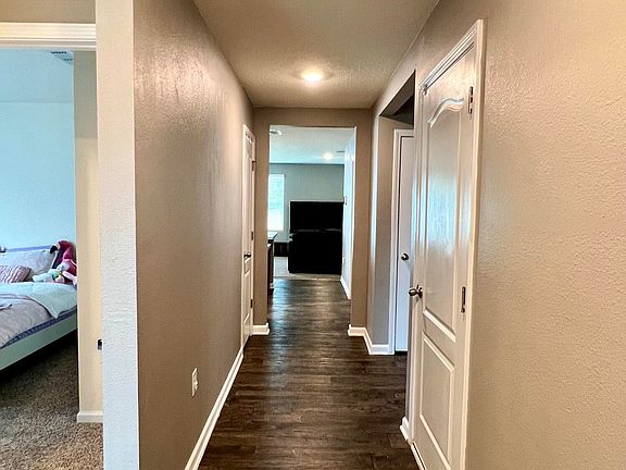 4th image of 815 CAMERON OAKS Place