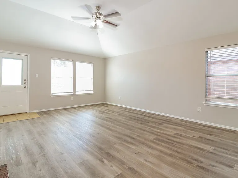 9104 Chisholm Trl — Photo 10