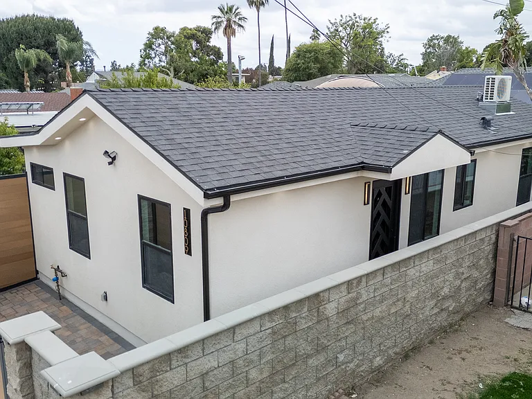17501 Los Alimos St #10809 — Photo 3