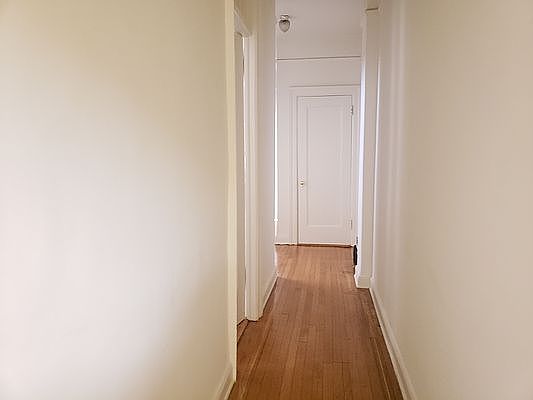 3rd image of 509 Cathedral Pkwy #5KL